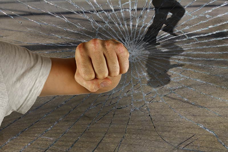 Réparation d'une boutique vandalisée par un serrurier à Lyon