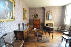 Réparation de serrures de meubles anciens par un serrurier à Lyon