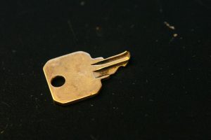 Clé cassée et retiré d'une serrure d'un appartement de Lyon